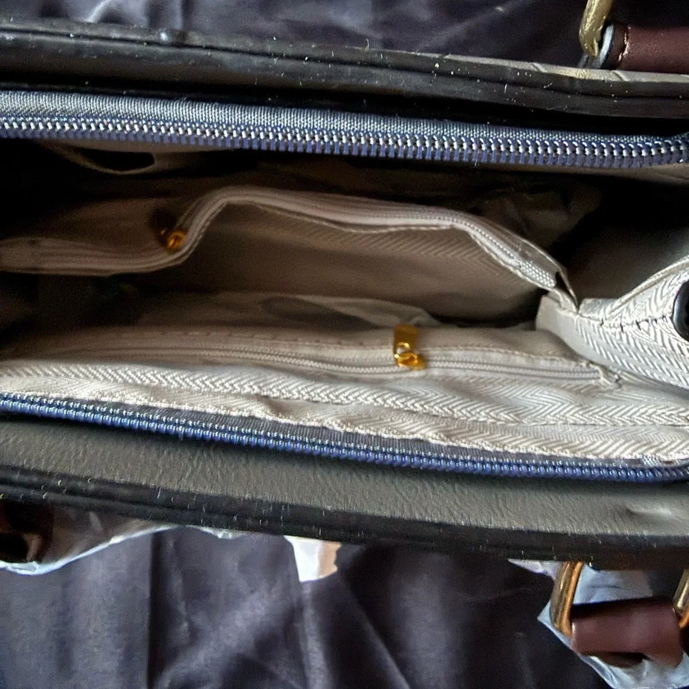 Elegant Gray Crocodile-Embossed Bag with Strap Wallet and Makeup or Addition bag